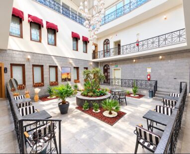 Blackhan-Palace-Hotel11.54.46 (1)