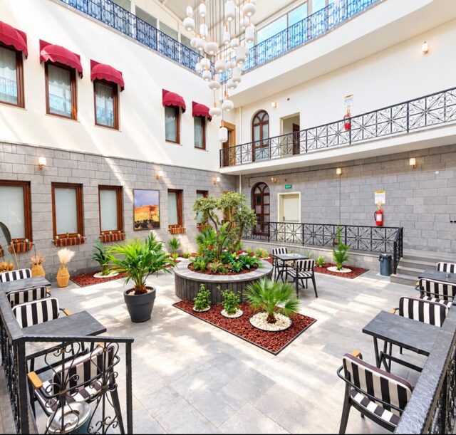 Blackhan-Palace-Hotel11.54.46 (1)